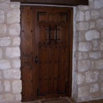 Puerta de entrada en madera